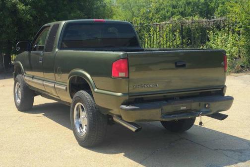 2001 Chevrolet S-10 Base