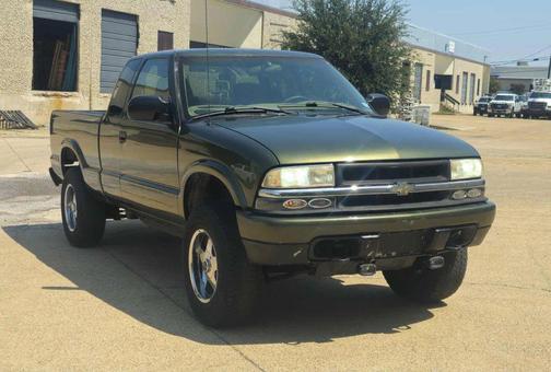 2001 Chevrolet S-10 Base