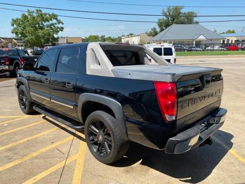 Photo 5 of 23 of 2006 Chevrolet Avalanche 1500