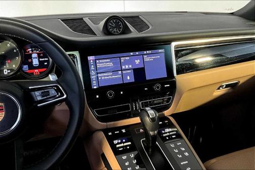 2022 Porsche Macan Base