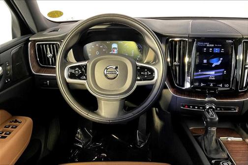 2021 Volvo XC60 T5 Inscription