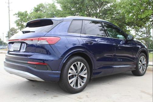 Navarra Blue Metallic 2023 Audi Q4 e-tron Premium Plus