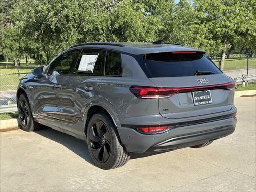 2025 Audi Q6 e-tron Premium Plus quattro