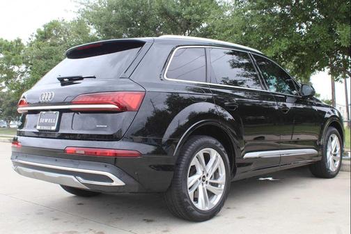 Mythos Black Metallic 2024 Audi Q7 45 Premium