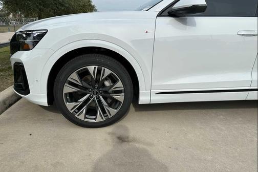 Glacier White Metallic 2026 Audi Q8 55 Premium Plus
