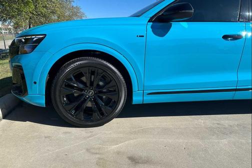 Mythos Black Metallic 2026 Audi Q8 55 Premium Plus