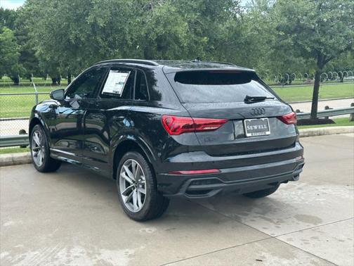 2025 Audi Q3 Premium 45 TFSI S line quattro Tiptronic