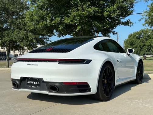2022 Porsche 911 Carrera