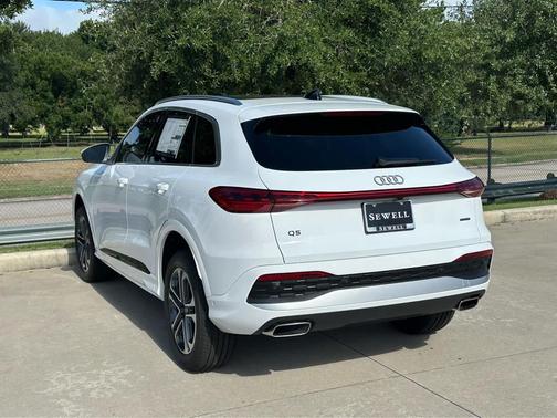 Arkona White 2025 Audi Q5 Premium TFSI quattro S tronic