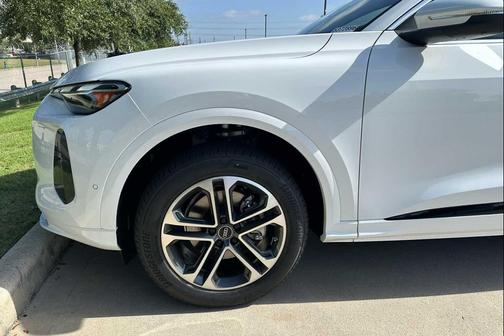 2025 Audi Q5 Premium TFSI quattro S tronic