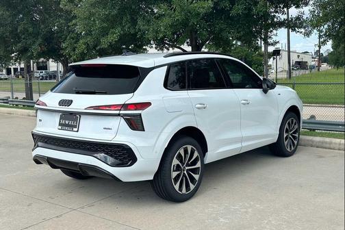 Glacier White Metallic 2026 Audi Q3 TFSI quattro S tronic