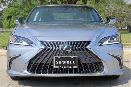 Iridium 2023 Lexus ES 300h Base