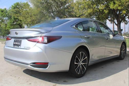 Iridium 2023 Lexus ES 300h Base