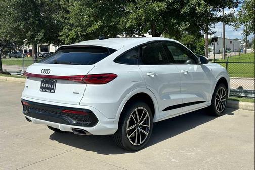 Glacier White Metallic 2026 Audi Q5 Sportback Premium Plus TFSI quattro S tronic