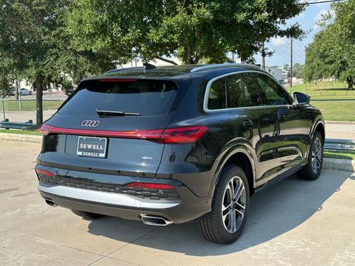 2025 Audi Q5 Premium Plus