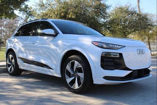 2025 Audi Q6 e-tron Premium Plus quattro