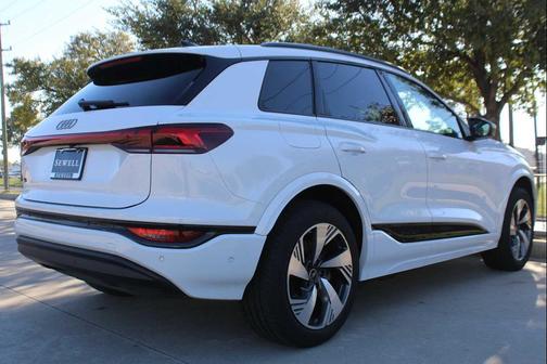 2025 Audi Q6 e-tron Premium Plus quattro