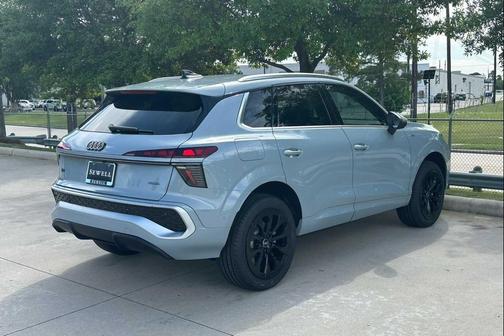 Arrow Gray Pearl Effect 2026 Audi Q3 TFSI quattro S tronic