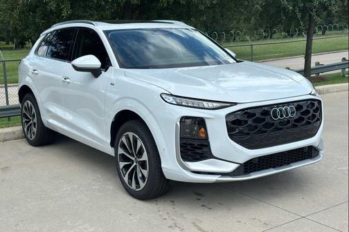 Glacier White Metallic 2026 Audi Q3 TFSI quattro S tronic