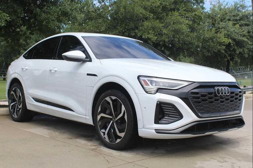 Glacier White Metallic 2024 Audi Q8 e-tron Premium Plus