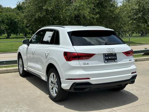 2025 Audi Q3 Premium 45 TFSI S line quattro Tiptronic