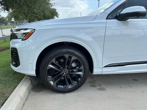 2025 Audi Q7 55 Premium Plus