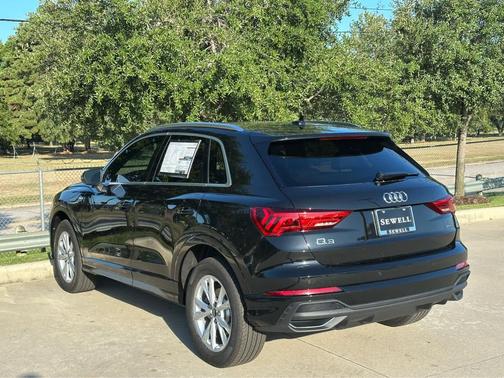 2025 Audi Q3 Premium 45 TFSI S line quattro Tiptronic