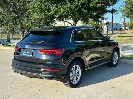 2025 Audi Q3 Premium 45 TFSI S line quattro Tiptronic