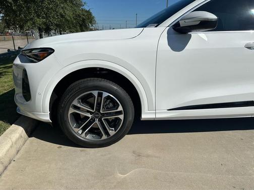 2025 Audi Q5 Premium
