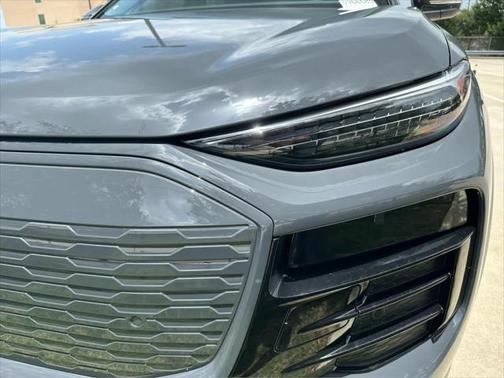 2025 Audi Q6 e-tron Premium Plus quattro