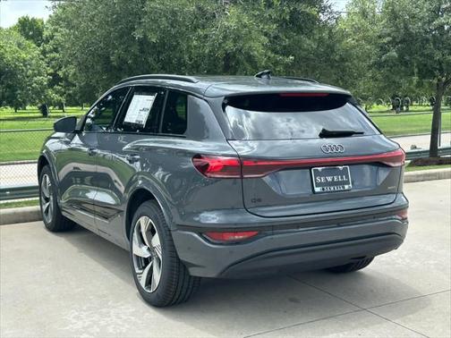 2025 Audi Q6 e-tron Premium Plus quattro
