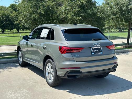 2025 Audi Q3 Premium 45 TFSI S line quattro Tiptronic