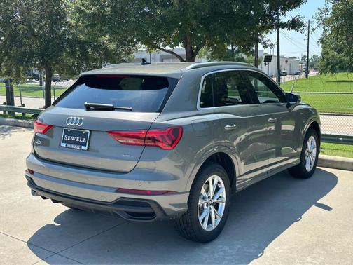 2025 Audi Q3 Premium 45 TFSI S line quattro Tiptronic