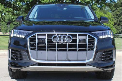 Mythos Black Metallic 2022 Audi Q7 55 Prestige