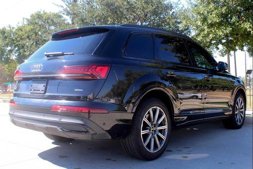 2024 Audi Q7 45 Premium Plus