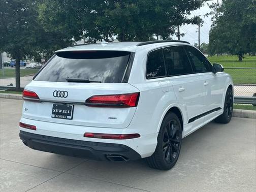 2025 Audi Q7 55 Premium Plus