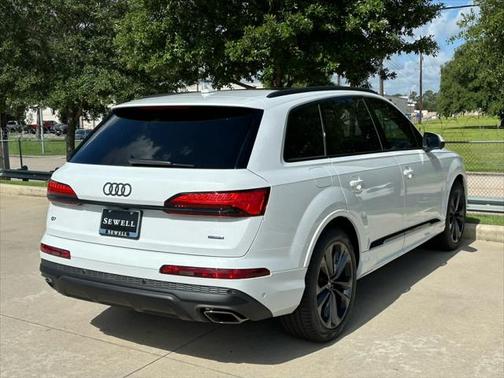 2025 Audi Q7 55 Premium Plus