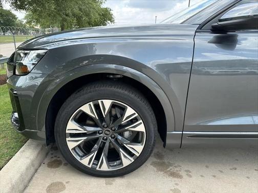 2025 Audi Q8 55 Premium Plus