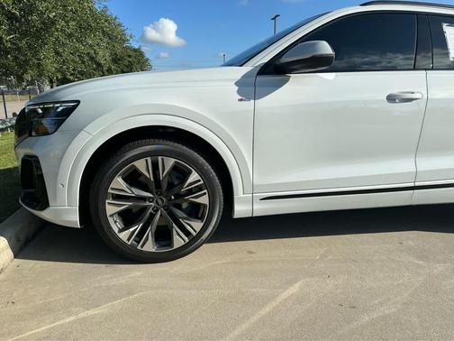 2026 Audi Q8 55 Premium Plus