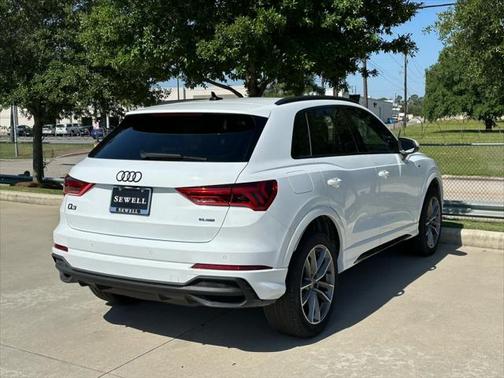 2025 Audi Q3 Premium 45 TFSI S line quattro Tiptronic