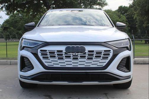 2024 Audi Q8 e-tron Prestige