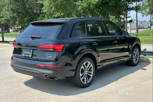 Mythos Black Metallic 2026 Audi Q7 45 Premium