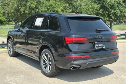 Mythos Black Metallic 2026 Audi Q7 45 Premium