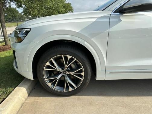 2025 Audi Q8 55 Premium Plus