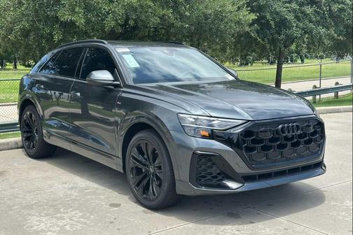 Daytona Gray Pearl Effect 2026 Audi Q8 55 Premium Plus