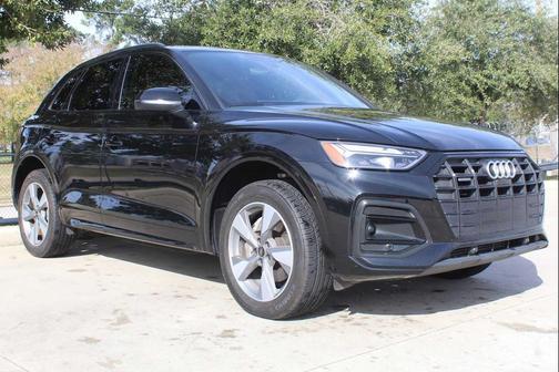 2024 Audi Q5 40 Premium Plus