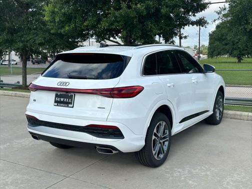 2025 Audi Q5 Premium
