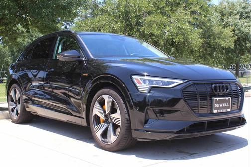 Mythos Black Metallic 2022 Audi e-tron Premium Plus