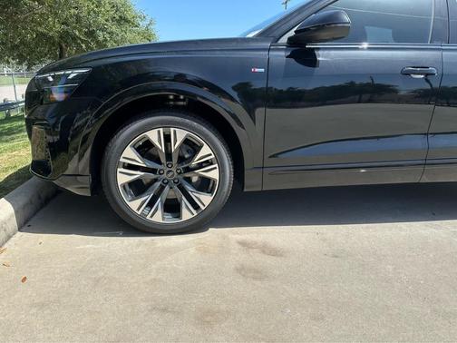 Mythos Black Metallic 2026 Audi Q8 55 Prestige