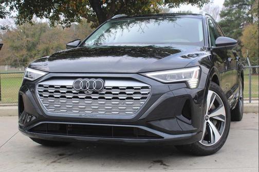 2024 Audi Q8 e-tron Premium Plus